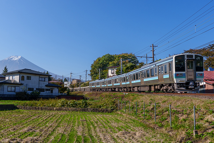 毎日運行　高尾～河口湖