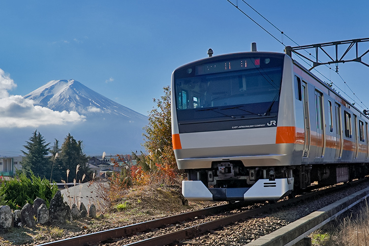 毎日運行　東京～河口湖