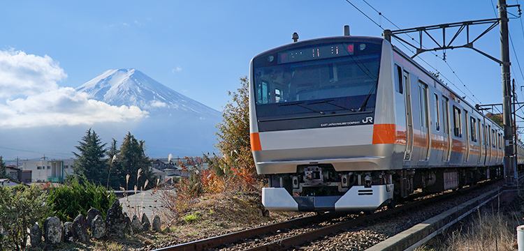 毎日運行　東京～河口湖