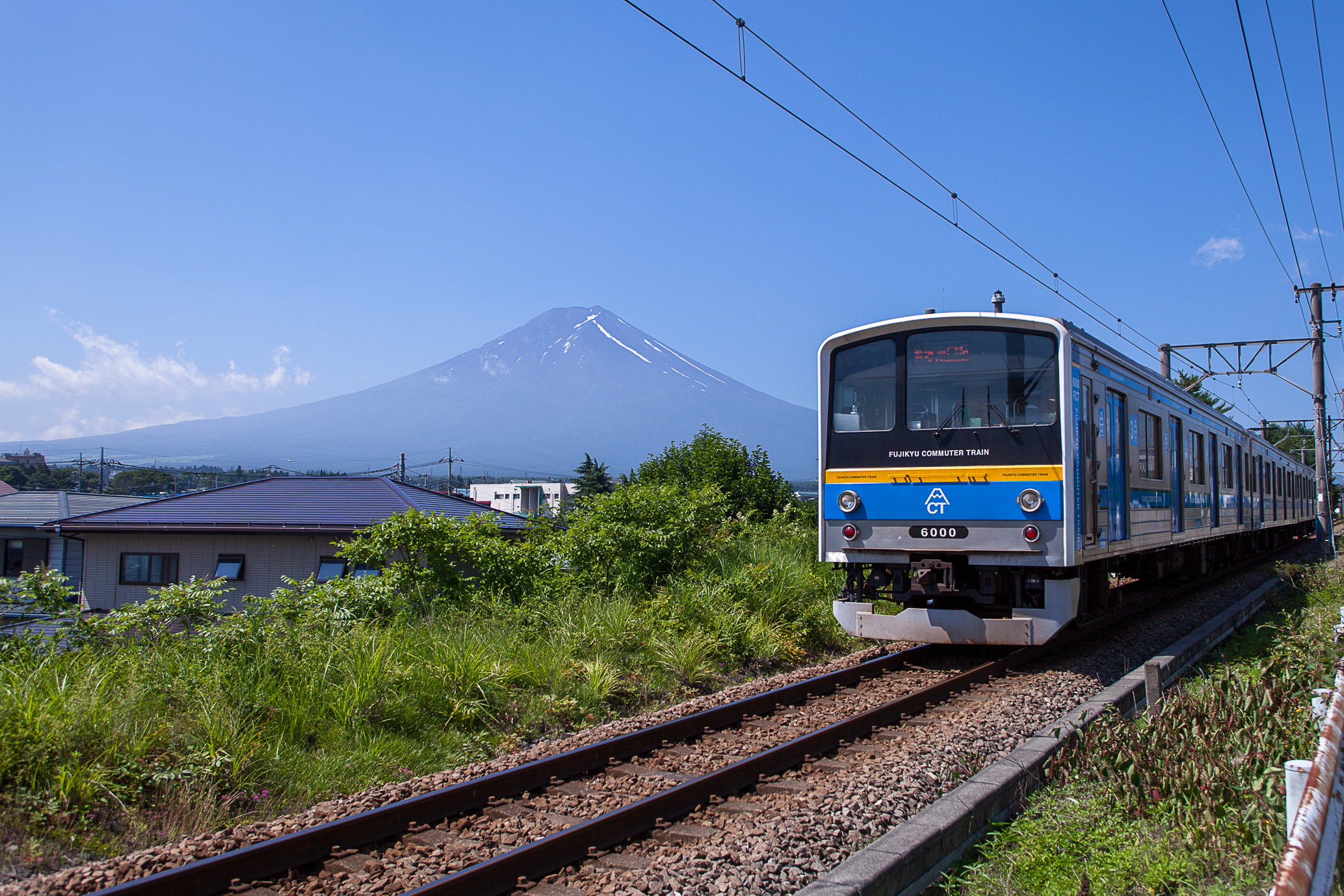 夏の富士登山や五合目観光に便利でお得な特別企画乗車券「富士山五合目フリーきっぷ」を発売いたします
